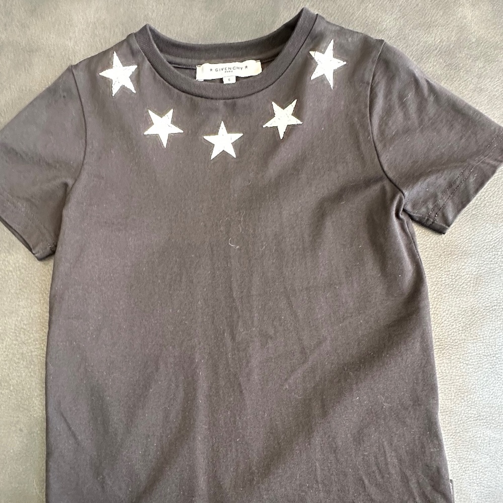 AUTHENTIC GIVENCHY T-SHIRT